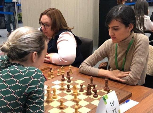 حضور میترا حجازی‌پور بدون حجاب اسلامی در مسابقات جهانی شطرنج سریع و برق‌آسای جهان