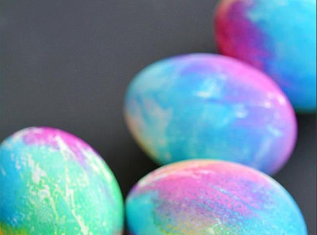 آسان ترین روش رنگ آمیزی تخم مرغ برای سفره هفت سین
