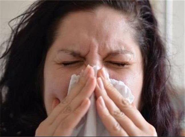 چطور بفهمیم کرونا گرفته‌ایم، سرماخورده‌ایم یا آنفلوآنزا داریم؟