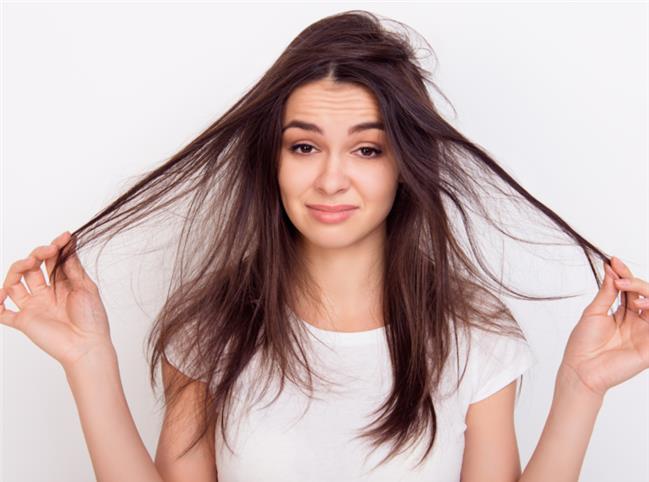 تاثیر استرس بر ریزش مو؛ هورمون‌هایی که باعث ریزش بیشتر مو می‌شوند و مواد غذایی کنترل کننده ریزش موی سر