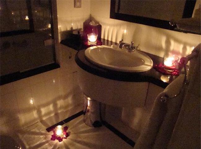 آیا روشن کردن شمع در دستشویی باعث انفجار می‌شود؟