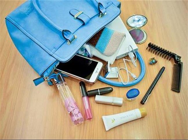 10 وسیله ضروری که هر خانمی باید در کیف خود داشته باشد