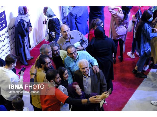 شیرازی‌ها برای دیدن قهرمان صف بستند + تصاویر