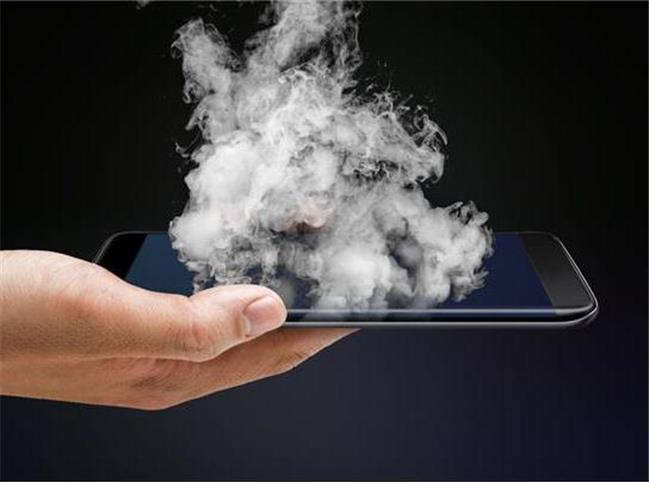 ۱۰ اشتباه رایجی که باعث داغ شدن گوشی موبایل می‌شوند
