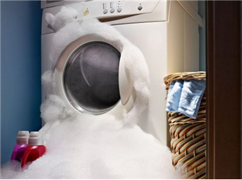 ۸ اشتباه بزرگی که هنگام استفاده از ماشین لباسشویی مرتکب می شویم