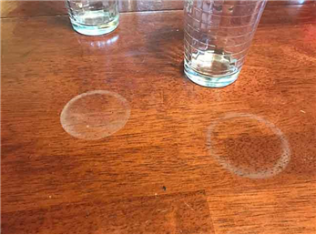 روش‌های از بین بردن لکه‌ی آب از سطوح چوبی