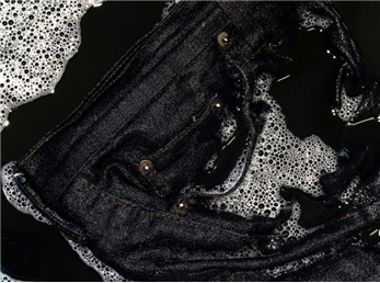 با چه روش‌هایی جلوی از بین رفتن رنگ لباس‌های تیره هنگام شستشو را بگیریم؟