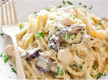 پاستا رشته ای مرغ و قارچ