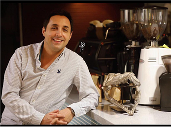 امیر حسین رستمی بازیگر نقش تورج در سریال صفر بیست و یک