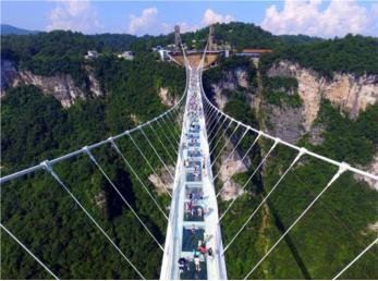 اولین پل معلق شیشه ای ایران در استان اردبیل