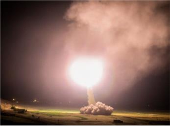 «انتقام سخت» با شلیک موشک‌های سپاه به پایگاه عین‌الاسد + اطلاعیه سپاه