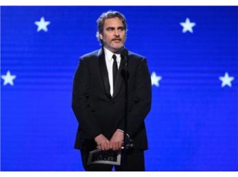 اظهارات واکین فینیکس بعد از دریافت جایزه بهترین بازیگر  نقش اول مرد