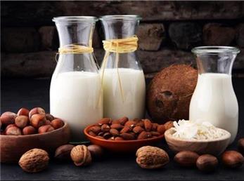 سویا، بادام یا نارگیل؛ کدام شیر گیاهی را مصرف کنیم؟