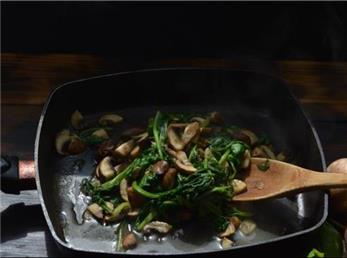 آیا پروتئین قارچ برابر گوشت، و اسفناج سرشار از آهن است؟