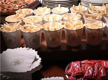 نوجوانی که تنها سوسیس و سیب‌زمینی می‌خورد کور شد