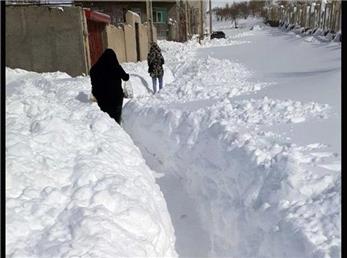 خانه ای که در خلخال که استخر یخ شد