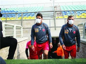 کرونا در کمین بازیکنان / بی مسوولیتی متولیان ورزشی نسبت به سلامت فوتبالی ها