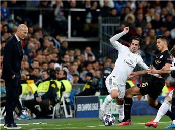 شب کابوس وار کهکشانی ها مقابل سیتی/   کار دشوار بانوی پیر برای صعود