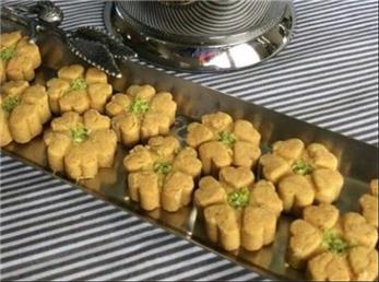 با این روش ساده خودتان شیرینی نخودچی درست کنید