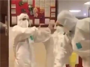 رقصنده با کرونا!