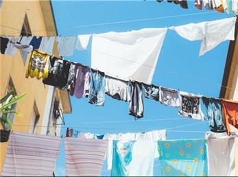 ده ترفند ساده برای تازه و نو به نظر رسیدن لباس