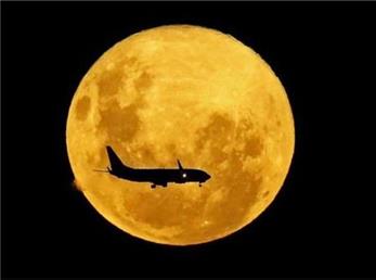 «اَبَرماه صورتی» چیست؟ کی و چطور آن را ببینیم؟