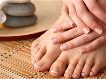 ناخن های‌تان را در خانه مانیکور و پدیکور کنید
