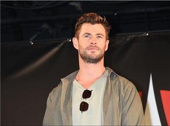 بیوگرافی  کریس همسورث بازیگر فیلم Extraction