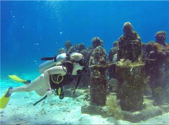 17 عکس عجیب که توسط غواصان دراعماق اقیانوس‌ها گرفته شده