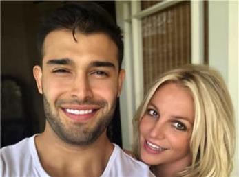 بیوگرافی سام اصغری نامزد بریتنی