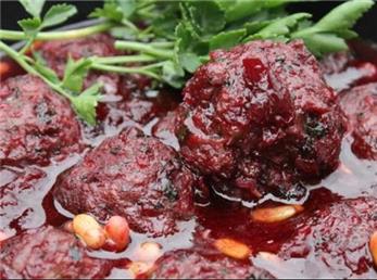 کوفته قلقلی با سس آلبالو؛ طعمی بی نظیر با نوبرانه تابستان