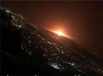 وقوع انفجار شدید در مرکز درمانی سینا اطهر تهران/ فیلم گیر افتادن افراد داخل ساختمان کلینیک سینا