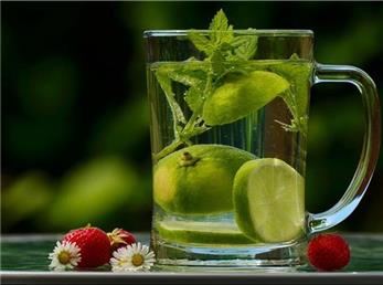 مزیت‌های نوشیدن آب لیمو در هر صبح