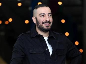 واکنش نوید محمدزاده در انتقادات به فعالیت های تبلیغاتی اش: می‌دانم مسیرم را دارم چجوری می‌روم جلو