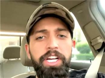 محسن افشانی همسرش را به مبارزه دعوت کرد+ فیلم