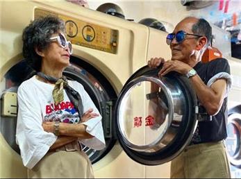 نمایش مُد با لباس‌های فراموش شده مشتریان خشک‌شویی