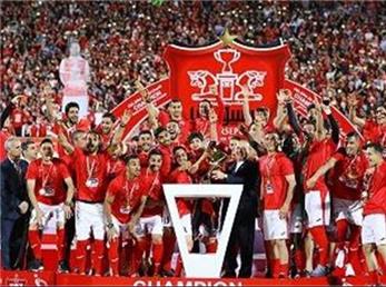 سلفی یحیی و پرسپولیسی‌ها در رختکن با نشان دادن «4» +عکس