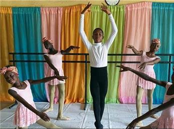 ویدیویی جالب از پسر رقصنده نیجریه ای که  میلیون ها نفر تحسین‌‌اش کردند