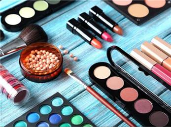 چه زمانی لوازم آرایش شما فاسد می شود