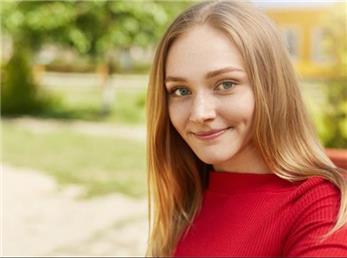 روش ایجاد چال گونه بدون جراحی و هزینه