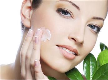 7 عادت غلط روزانه که منافذ پوست را مسدود می کند