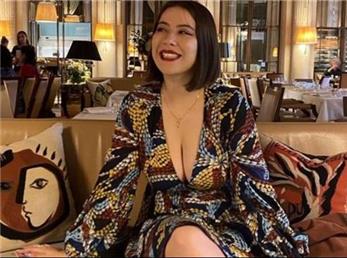 موزه اورسی پاریس به دلیل یقه باز لباس یک زن مانع ورود او شد!