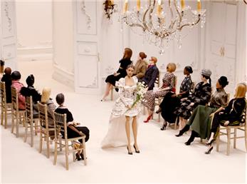 خلاقیت شگفت‌انگیز برند موسکینو در دنیای مُد