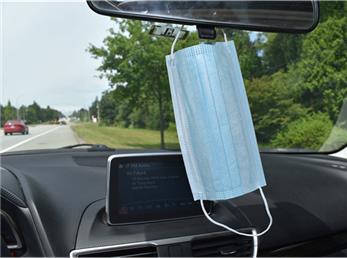 آویزان کردن ماسک از آینه خودرو صحیح است؟