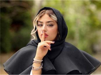 عکس نیمه عریان ریحانه پارسا