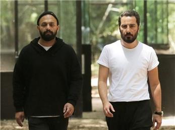 وقتی نما، وا می‌شود، قورباغه بیرون می‌پرد