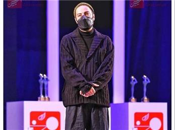 نظرات مردمی درباره استایل نوید محمدزاده در مراسم اختتامیه جشنواره فجر