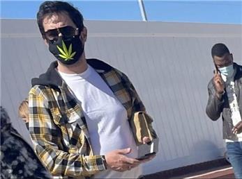 شهاب حسینی از علت واکسن زدن و ماسک جنجالی پرده برداشت