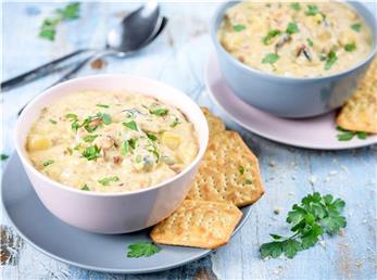 طرز تهیه چاودِر مرغ و سیب زمینی؛ متفاوت و سالم