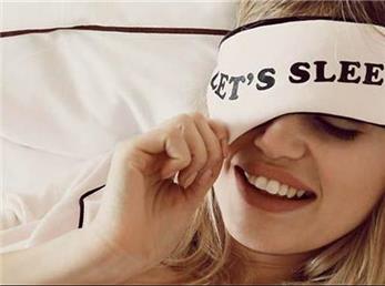 با داشتن این عادت های خوابی پیر خواهید شد